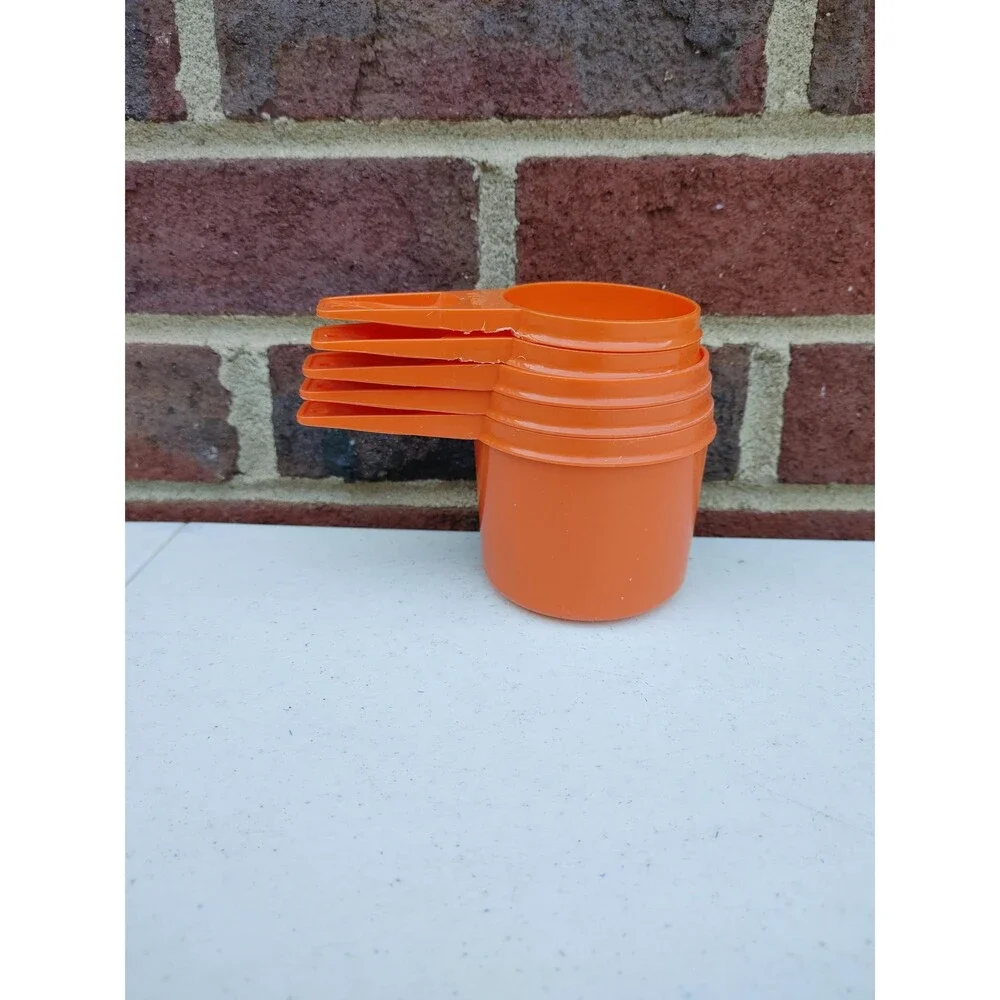 Genuine Tupperware Measuring Set of 5 Scoops in Bright Orange